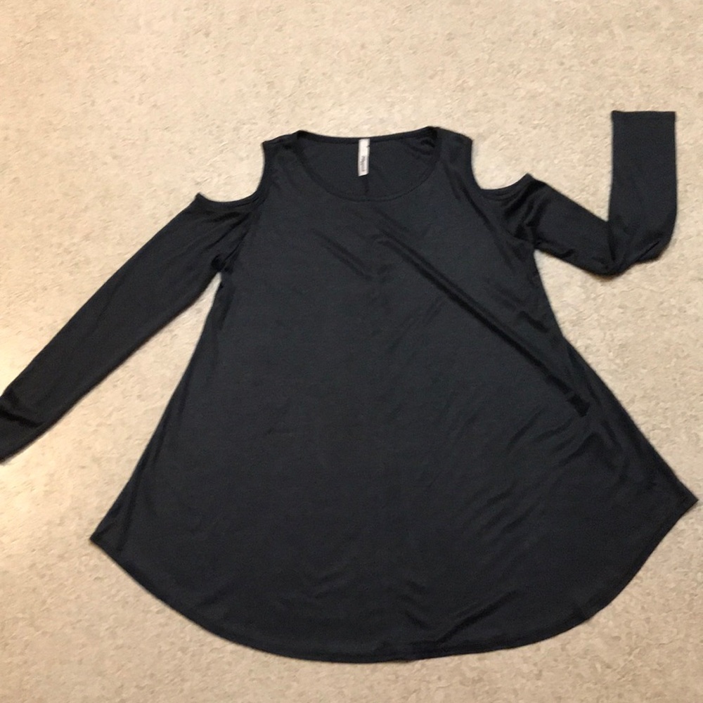 New black/gray cold shoulder top.